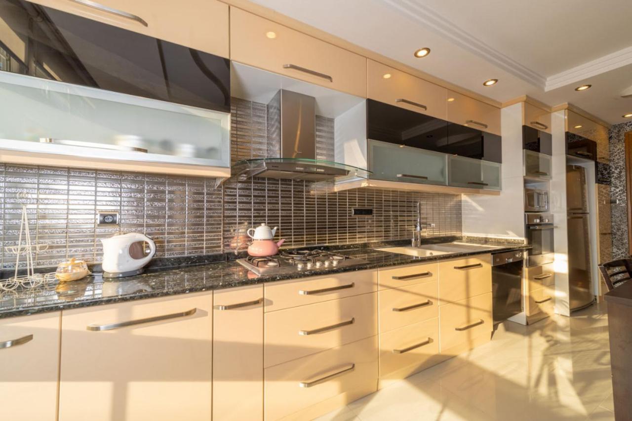Lovely Flat With Sea View Near Beach In Muratpasa Анталия Екстериор снимка